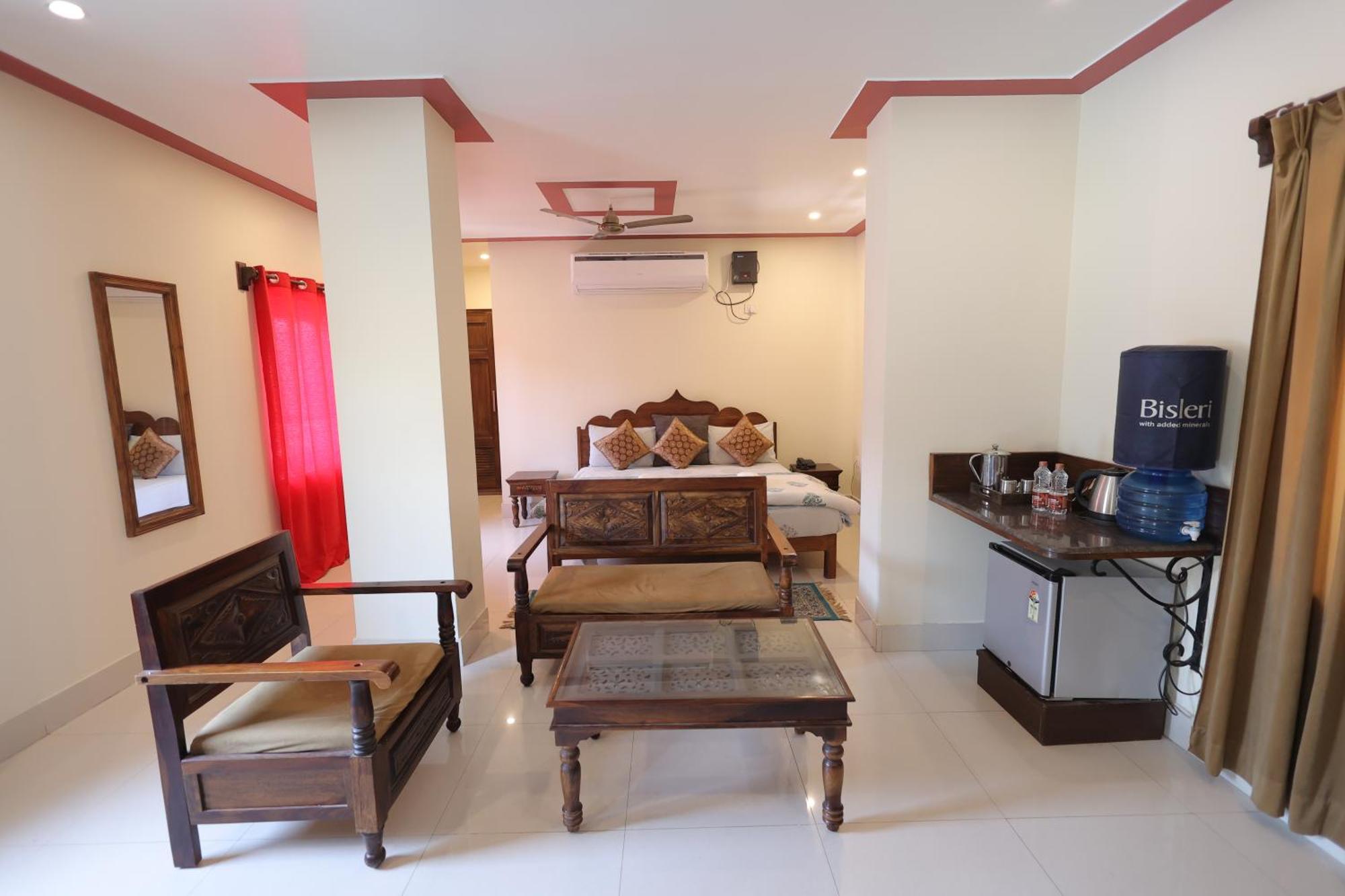 Mvt Guesthouse & Restaurant Vrindāvan Exterior foto