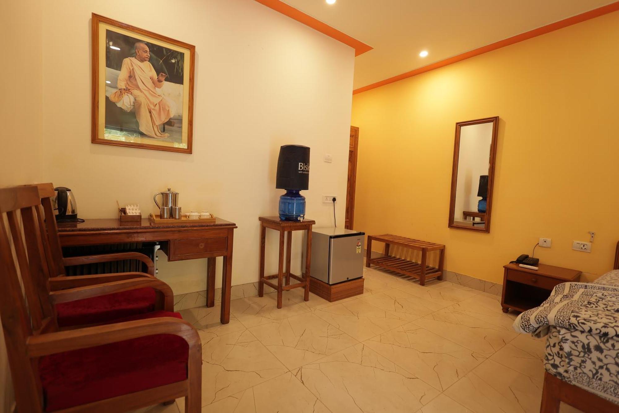 Mvt Guesthouse & Restaurant Vrindāvan Exterior foto