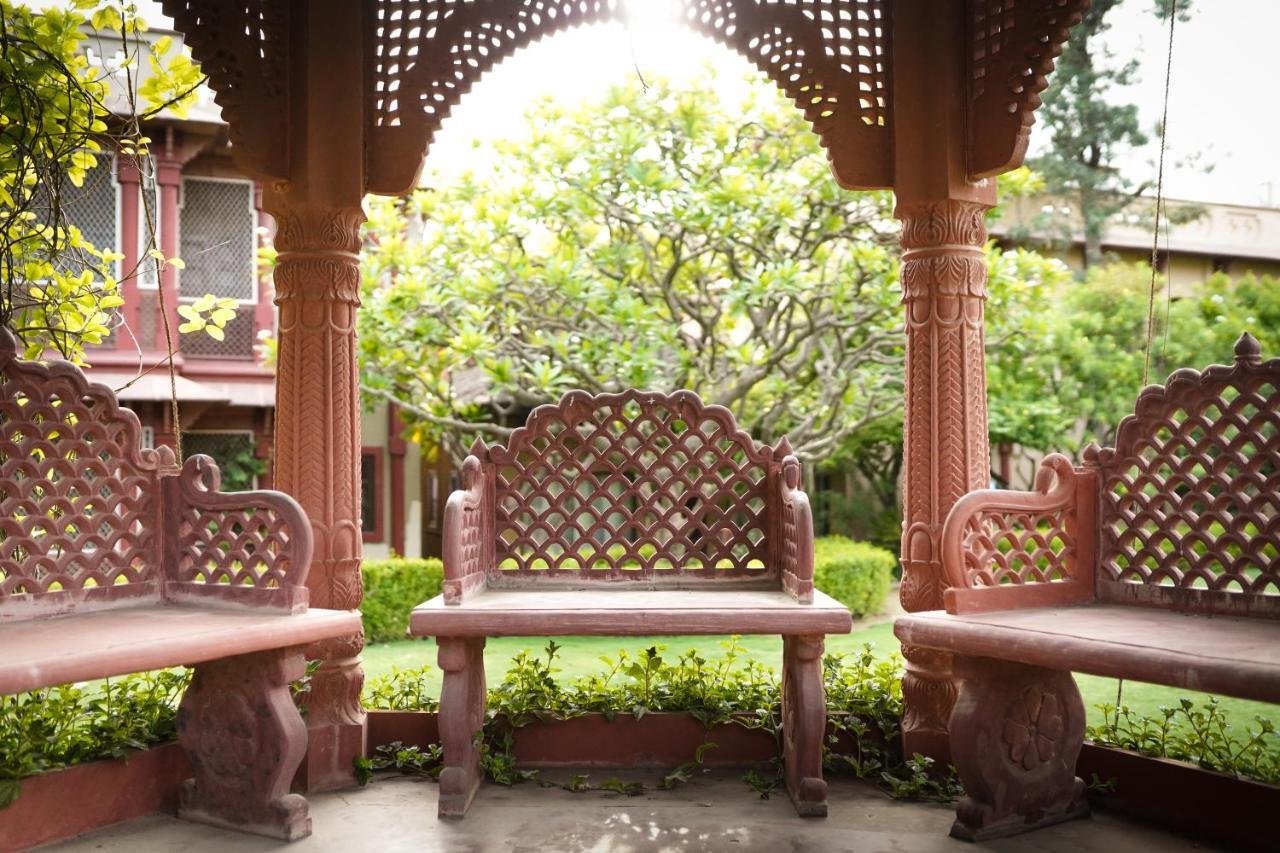 Mvt Guesthouse & Restaurant Vrindāvan Exterior foto
