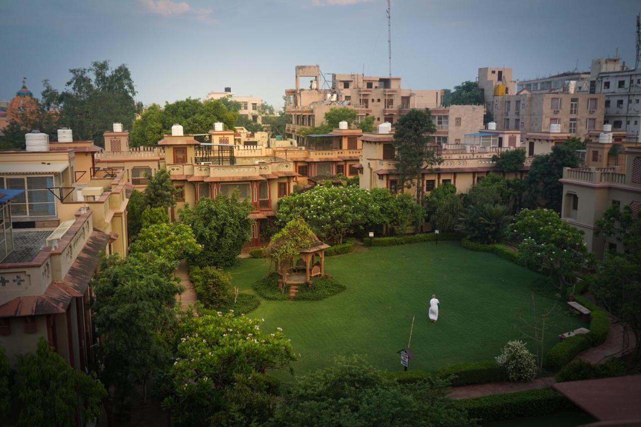 Mvt Guesthouse & Restaurant Vrindāvan Exterior foto